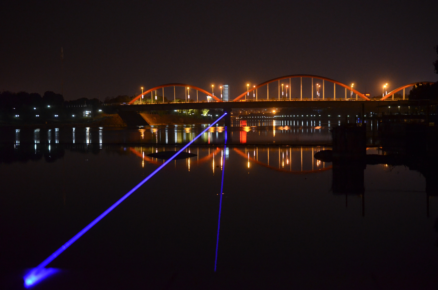 pointeur laser bleu