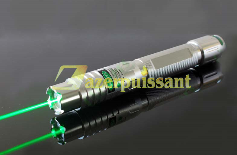 laser qui allume une cigarette