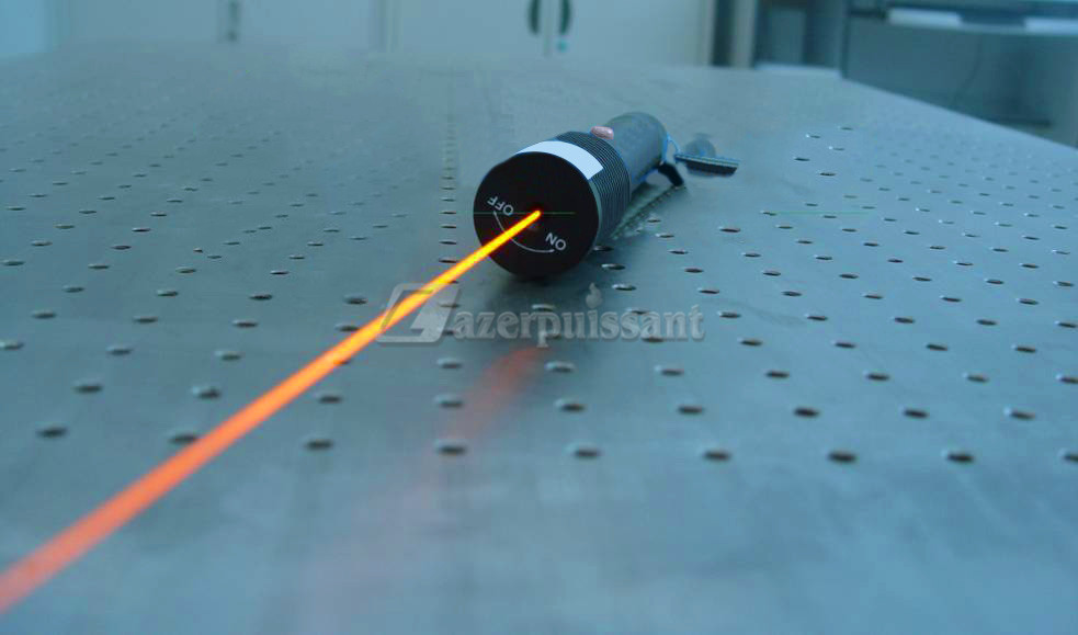 pointeur laser 50mw jaune