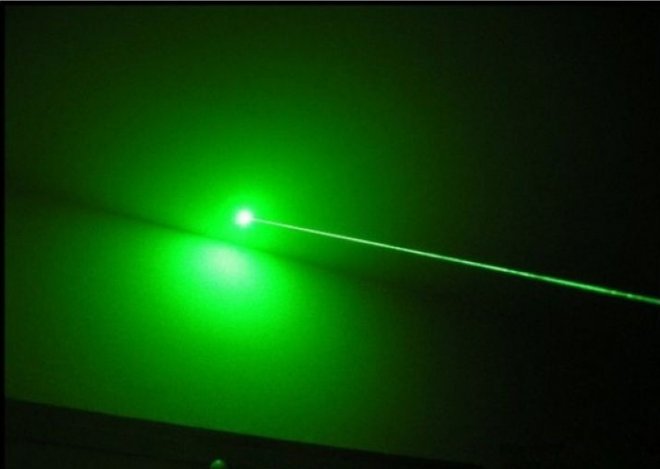 Laser vert 200mw charge usb conception